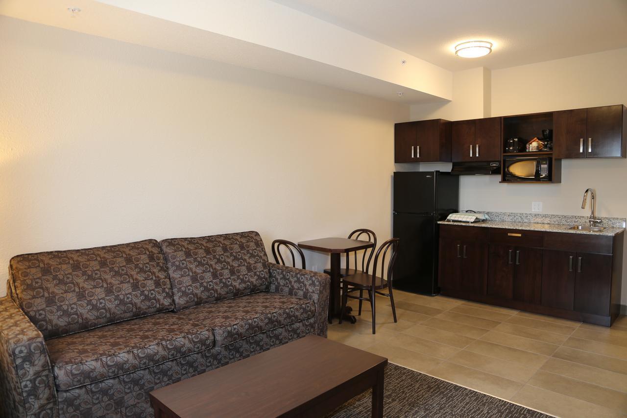 Prairie Moon Inn&Suites Macklin Extérieur photo